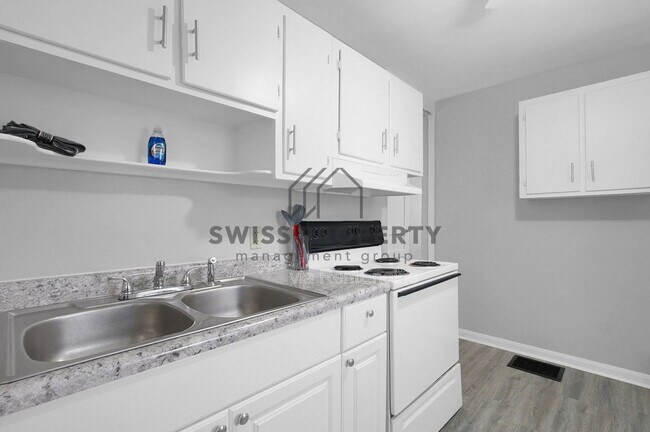 Building Photo - 2229 Middlehurst Dr