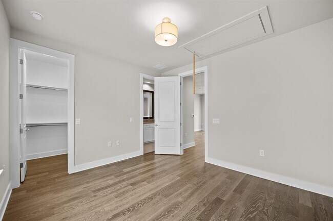 Building Photo - 1211 Shore District Dr