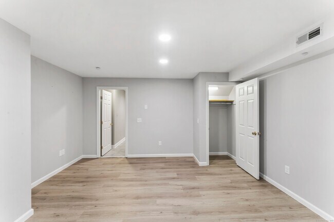 Building Photo - 4 Dover Cir