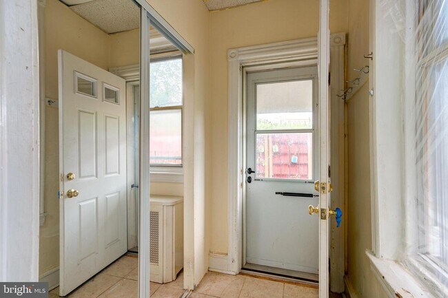 Building Photo - 231 E Sydney St