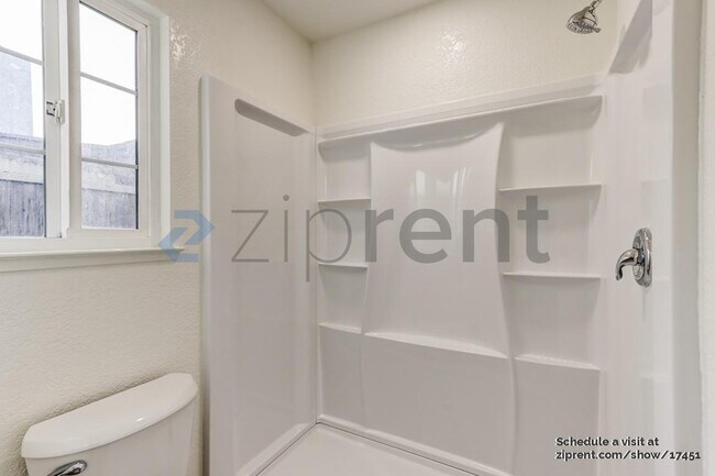 Building Photo - Unit