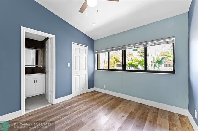 Building Photo - 3082 S Oakland Forest Dr