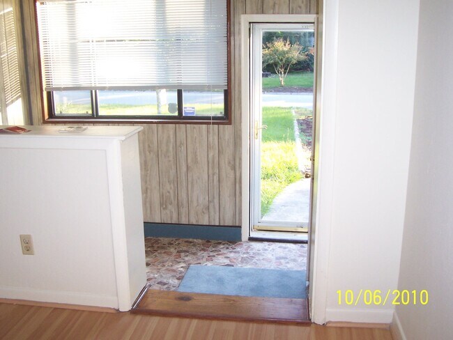 Building Photo - 1822 Ector Rd