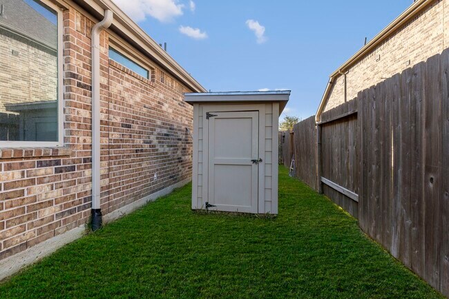 Building Photo - 18855 Collins View Dr