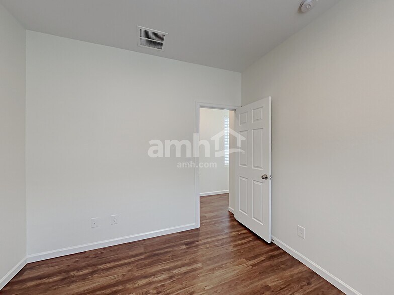 Building Photo - 14576 W Maui Ln