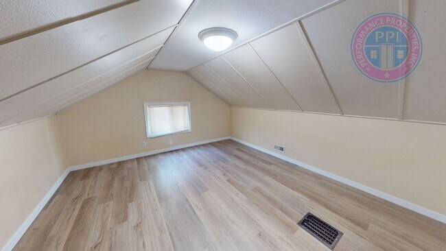 Building Photo - North Portland Gem! 3 Bed, 2 Bath Home in Prime Willamette Location