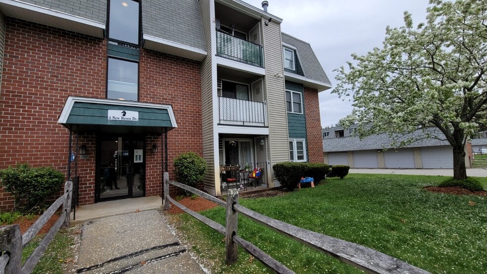 Building Photo - 2 New Haven Dr