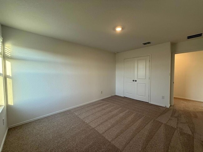 Building Photo - 561 Sormonne Lp