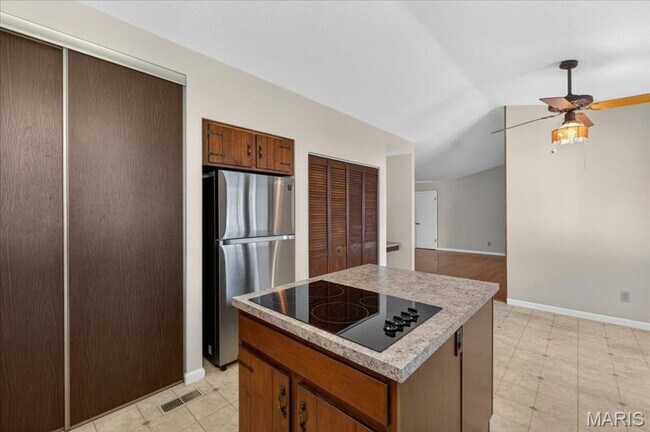 Building Photo - Welcome home to comfort and convenience in St. Peters!