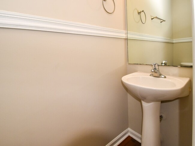 Building Photo - 33 Scott Hollow Dr