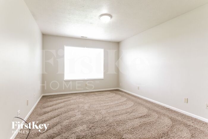 Building Photo - 2215 Rolling Oak Dr