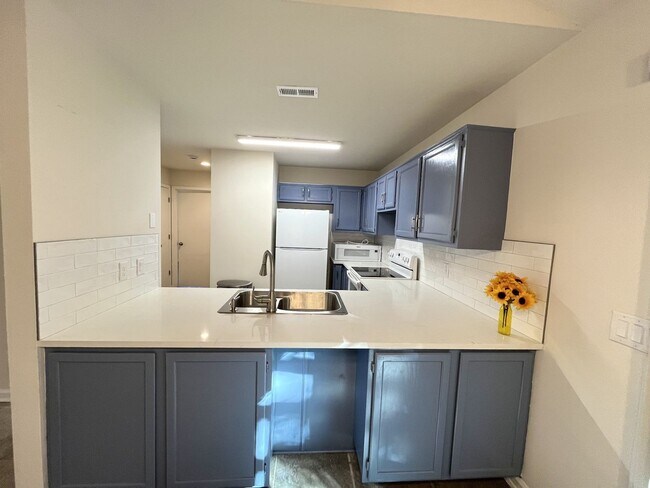 Building Photo - 3BR/2BA Hermitage Rental Minutes from I-40...