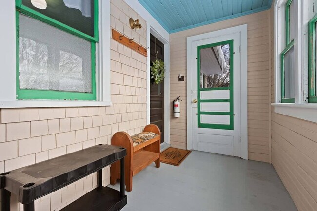 Building Photo - 100 W Main St