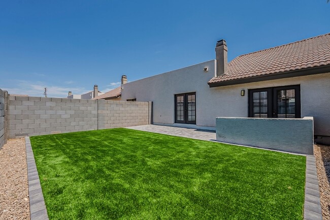 Primary Photo - Central Phoenix Remodeled Townhome Oasis –...