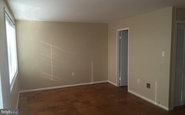 Building Photo - 10201 Grosvenor Pl