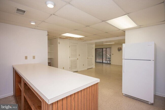 Building Photo - 9700 Grenadier Ct