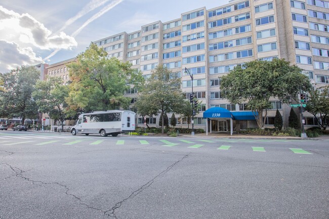 Building Photo - Lovely Studio Condo Unit in Dupont Circle!