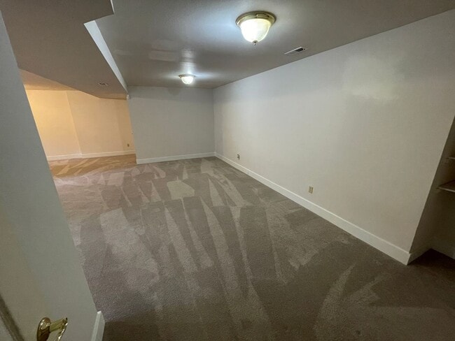 Building Photo - 4303 Kingsway
