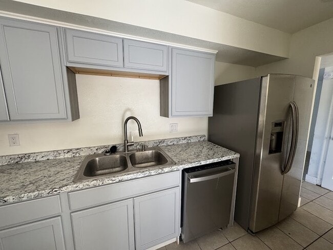 Building Photo - Central Phoenix 4 Bedroom Townhome