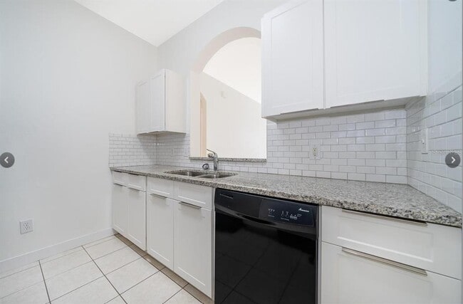 Building Photo - 6166 Stevenson Dr