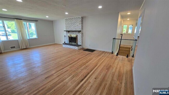 Building Photo - 40 Beechwood Rd