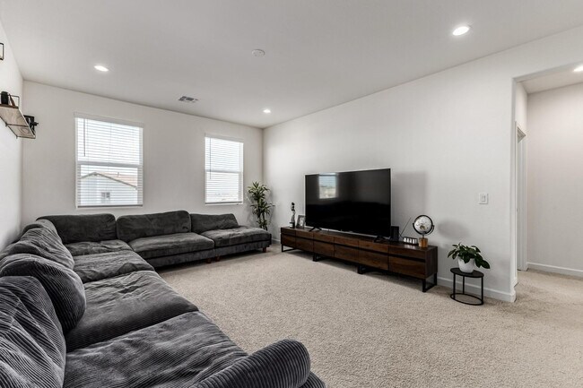 Building Photo - 4509 N 197th Ln