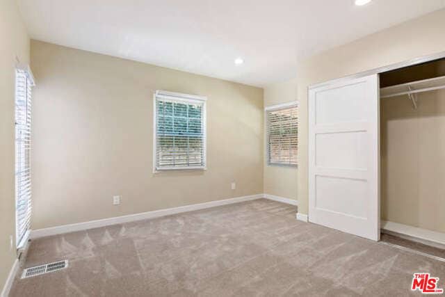 Building Photo - 1152 S Point View St