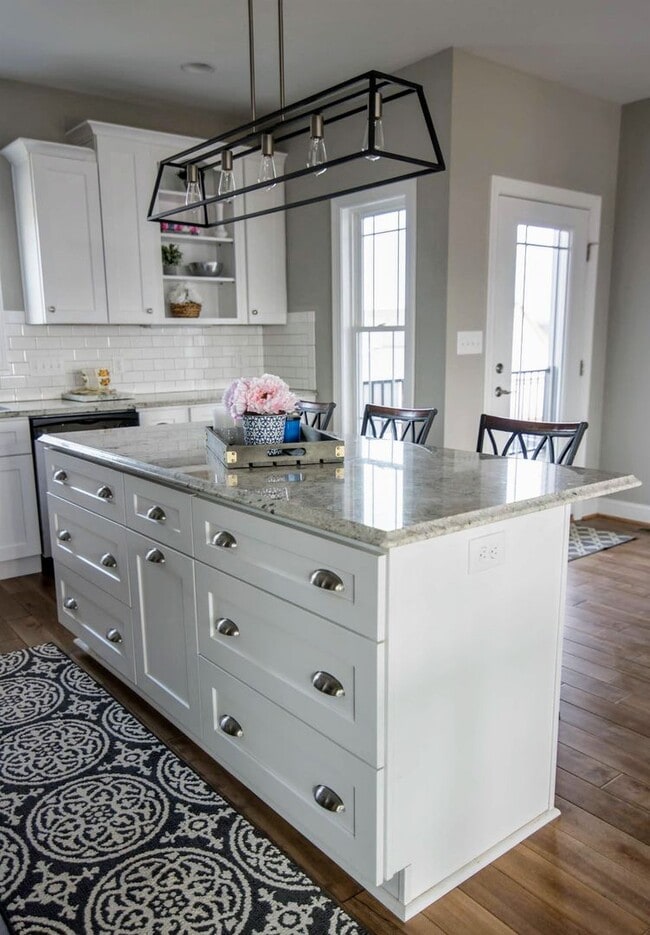 Building Photo - Beautiful 3 Bedroom Townhome in Forest