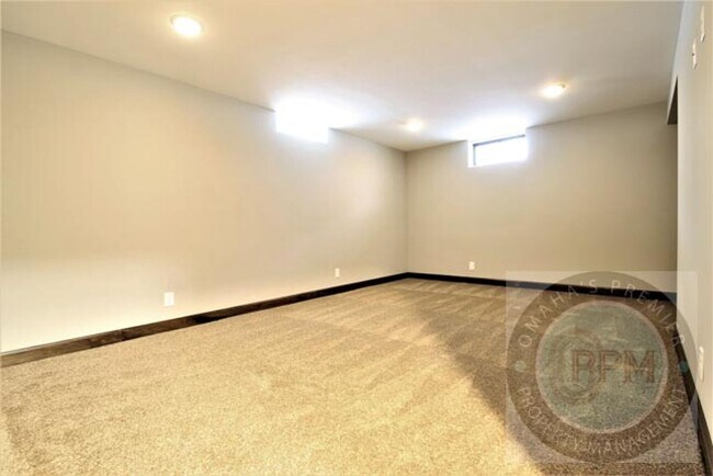 Building Photo - Beautiful 3 Bedroom Home with Finished Basement