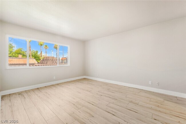 Building Photo - 1405 Vegas Valley Dr