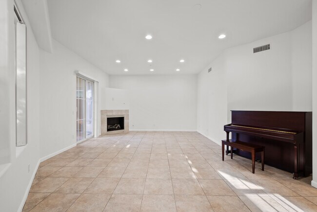 Living Room - 3960 Pennsylvania Ave