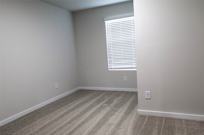 Building Photo - 247 Forest W St