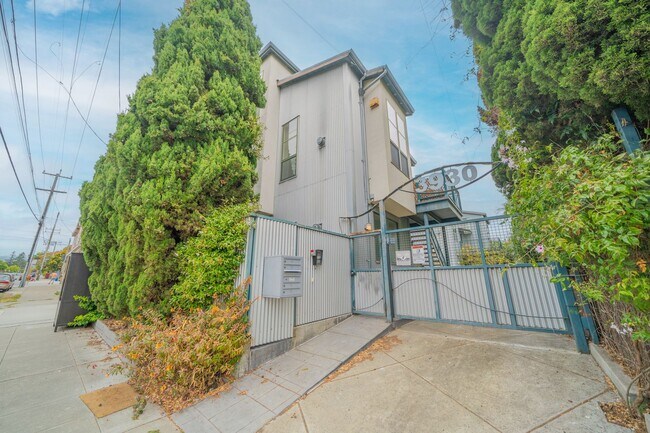 Building Photo - 3930 Shafter Ave