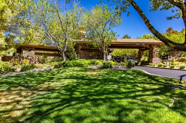 Building Photo - Anthem Country Club Beauty Single Story with Casita