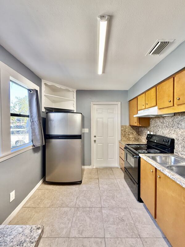 Building Photo - 1828 20th Ave S