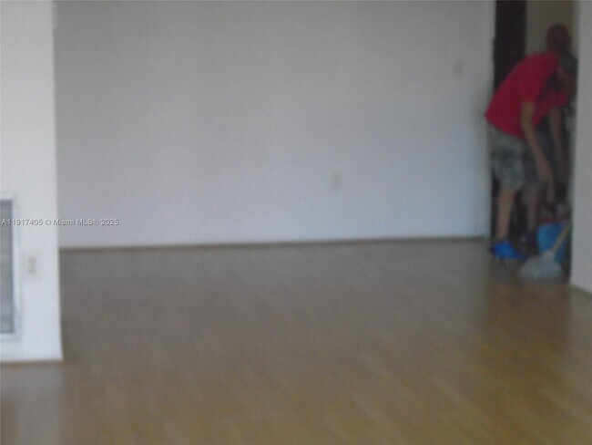 Building Photo - 4174 Inverrary Dr