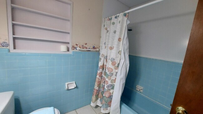 Building Photo - 707 Lewis Dr