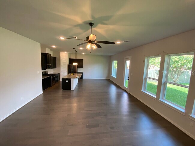 Building Photo - 2103 Pueblito Dr