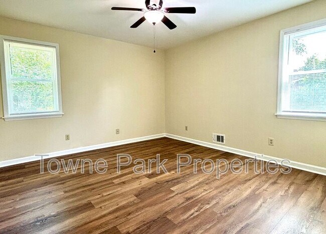 Building Photo - 292 Murray Dr