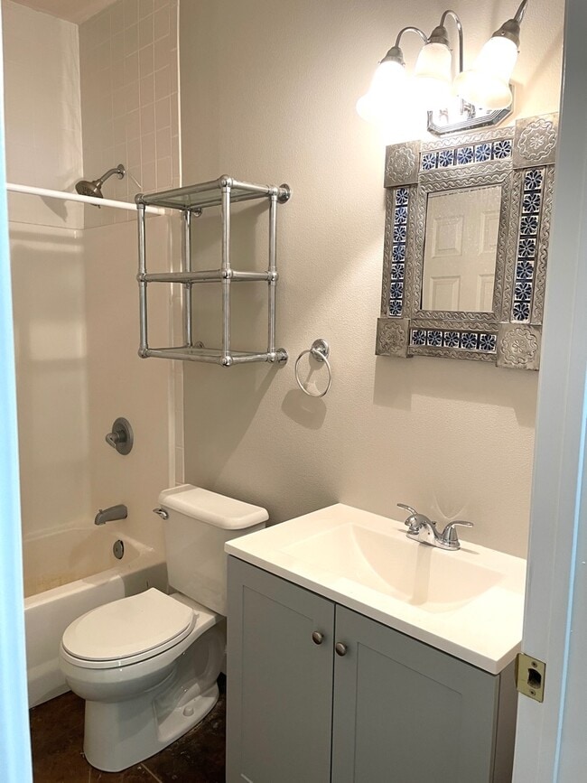 Building Photo - 104 Bermuda Dr