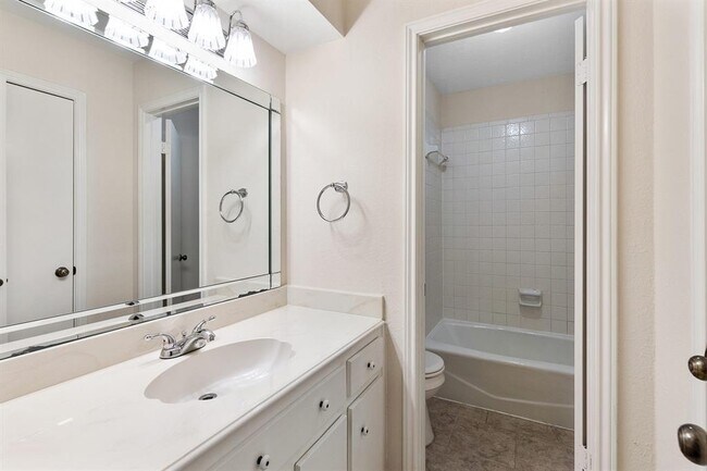 Building Photo - 15106 Forest Lodge Dr