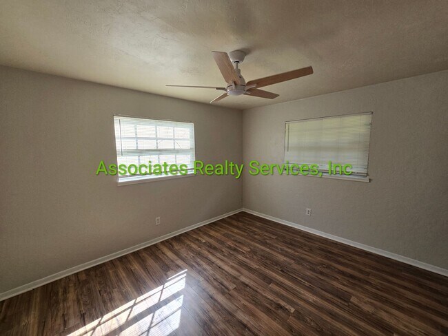 Building Photo - 3BR/2BA "Home in Lake Ridge" – Corner Lot ...