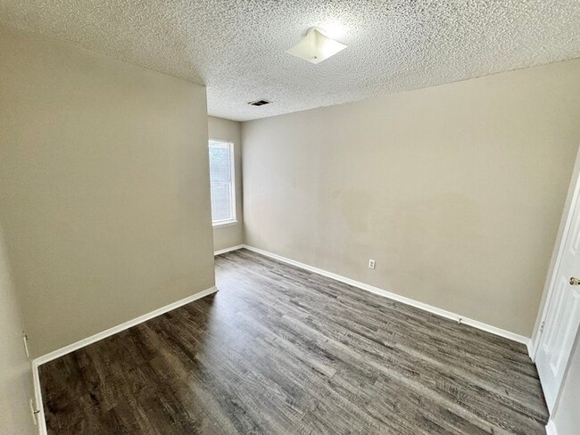 Building Photo - 6481 Summer Creek E