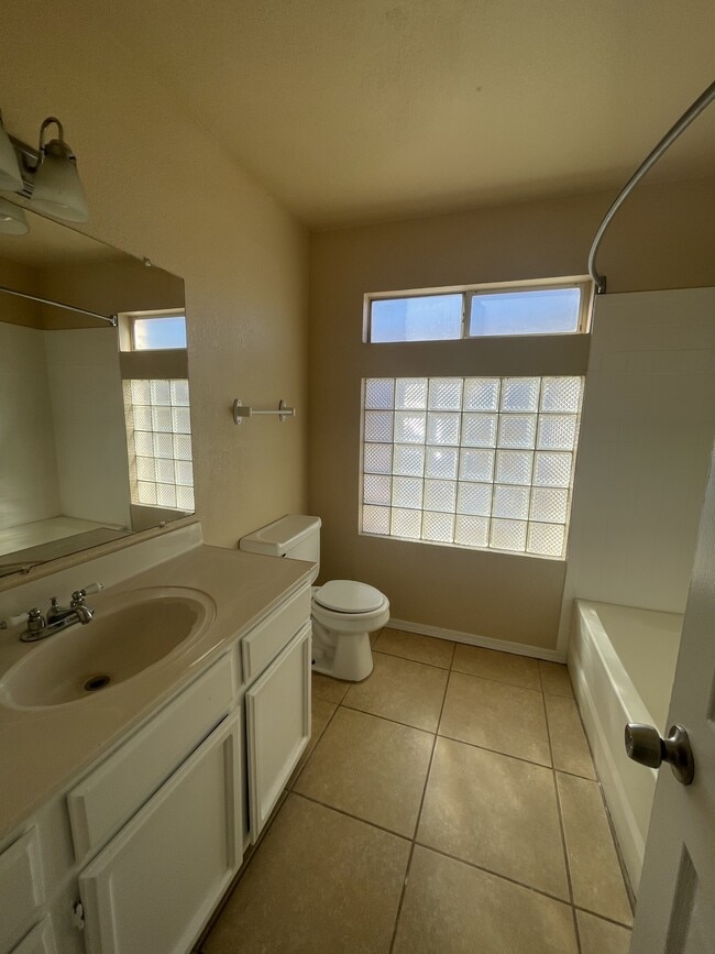 Building Photo - 13928 Pete La Rue Cir