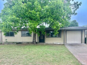 Building Photo - COMING SOON!! 3 Bedroom 2 Bathroom Home!!!
