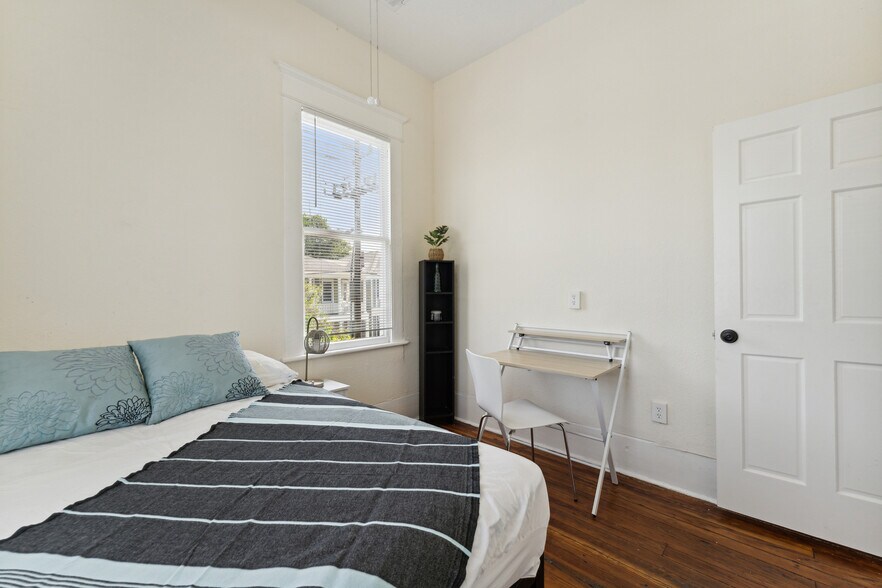 #3 with desk set up - 11 E 39th St