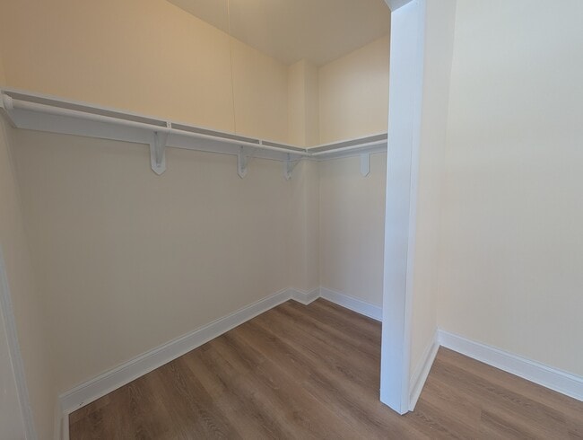 Building Photo - 5417 N Kenmore Ave