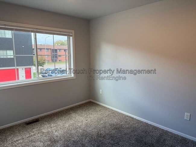 Building Photo - 808 7th Ave S