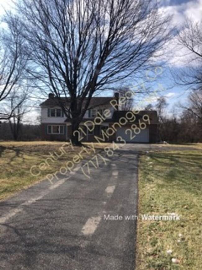 Building Photo - Very Large 3 BR House in North Eastern School District