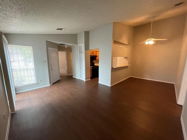 Building Photo - 513 Sierra Cove